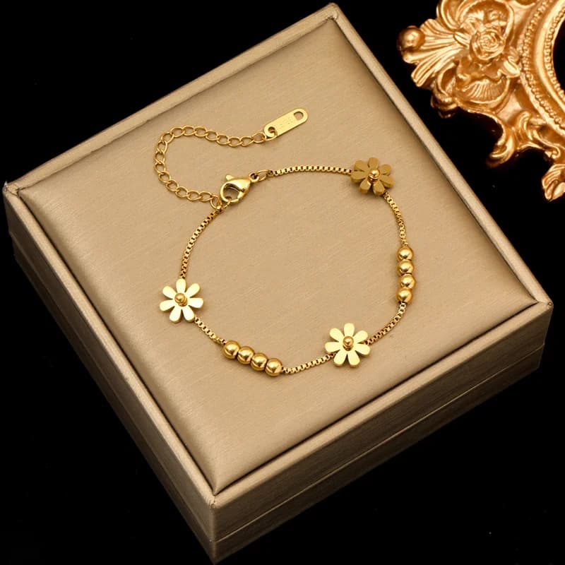 Gullfarge halskjede og armbåndsett med blomstermotiv